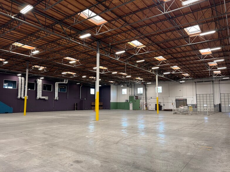 More Photos Of 21010 S Figueroa St, Carson Showroom For Sale