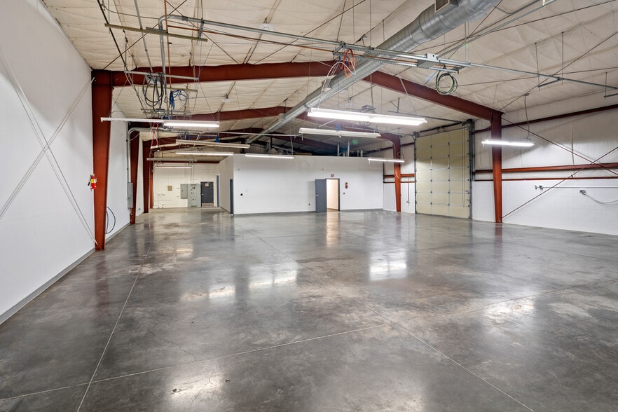 More Photos Of 13735 SW Galbreath Dr, Sherwood Warehouse For Lease