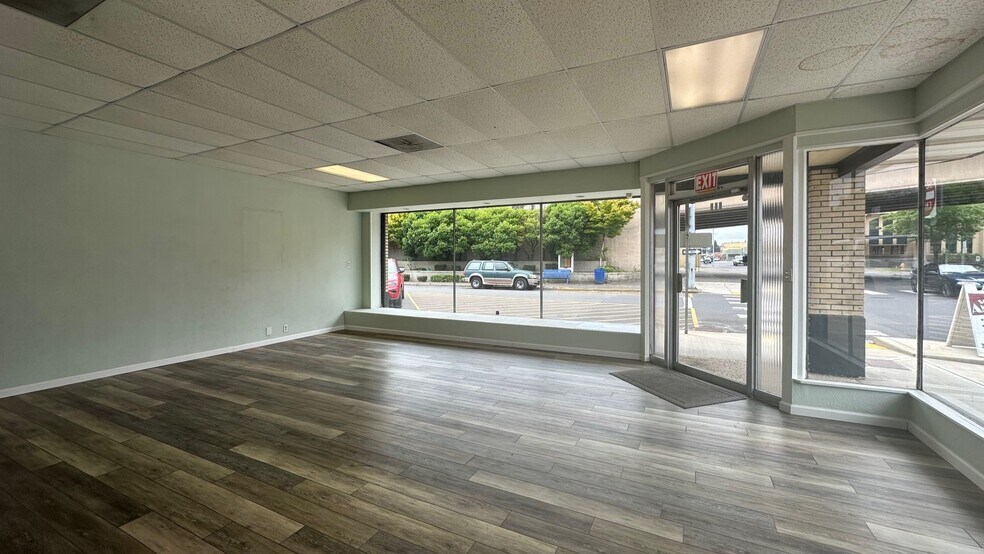 More Photos Of 201 Allen St, Kelso Storefront Retail Office For Lease