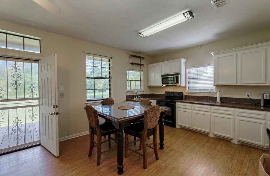 More Photos Of 16259 FM 149, Montgomery Light Manufacturing For Sale