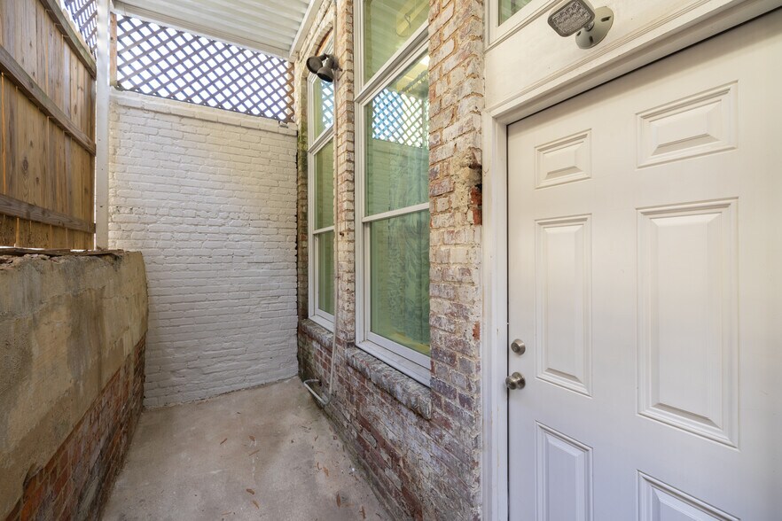 More Photos Of 108 N 7th St, Richmond Storefront Retail Residential For Sale