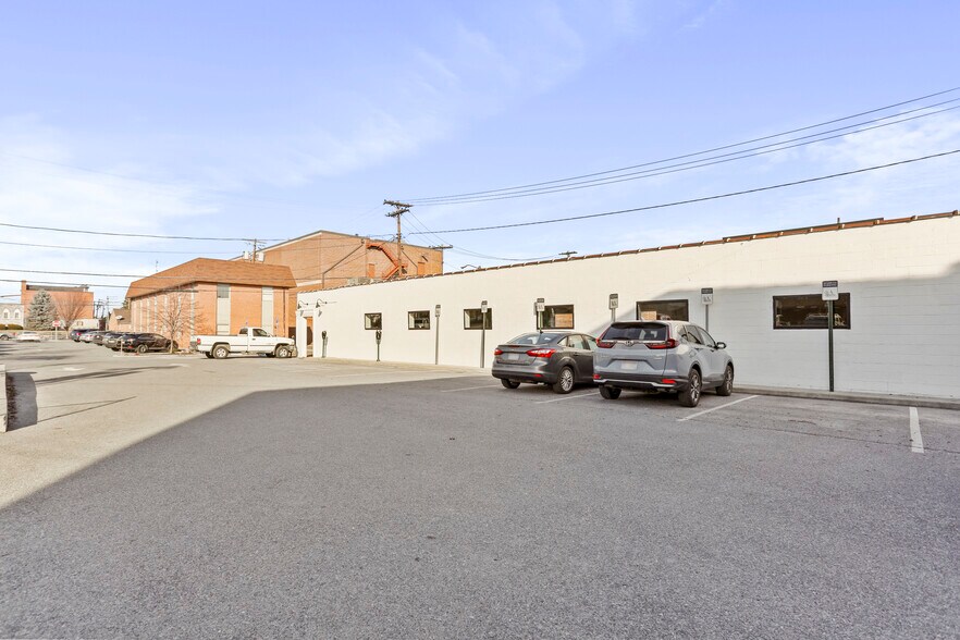 More Photos Of 127 E King St, Martinsburg Office For Lease