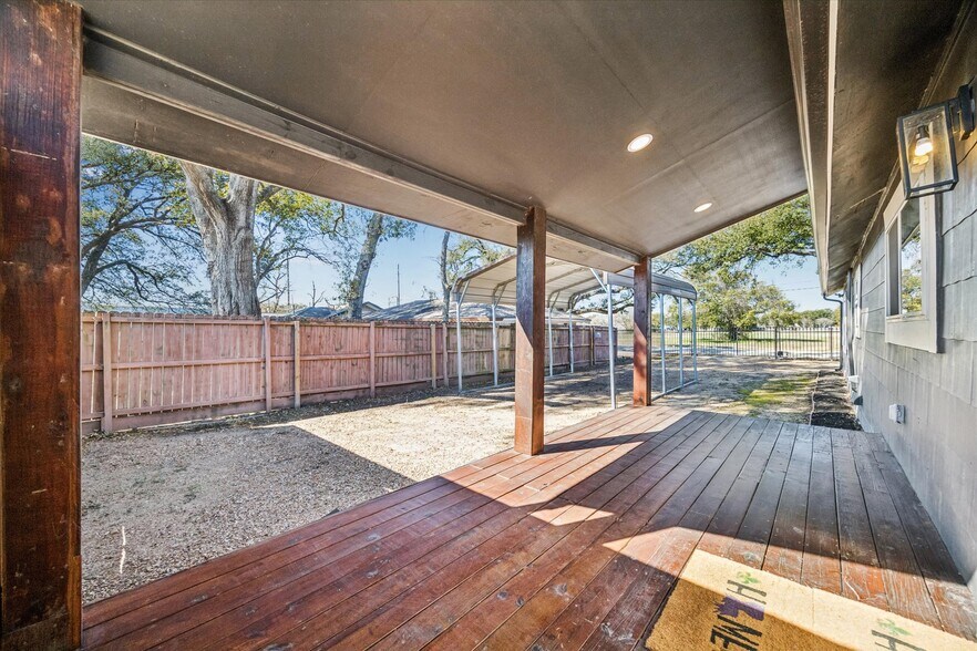 More Photos Of 5235 E 5th St, Katy Flex For Sale