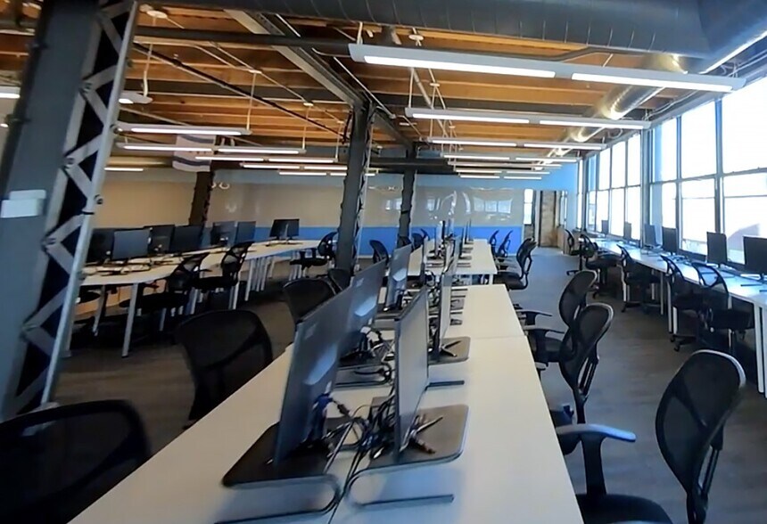 More Photos Of 213 W institute Pl, Chicago Loft Creative Space For Lease