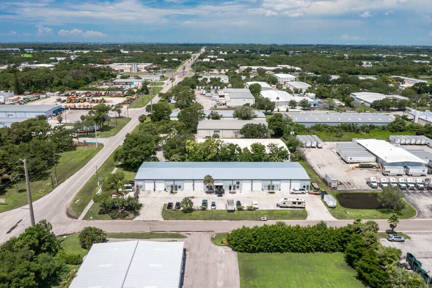 More Photos Of 6224 31st St E, Bradenton Warehouse For Lease