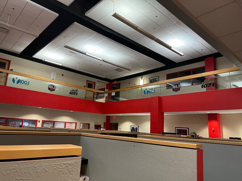 More Photos Of 13320 Metro Pky, Fort Myers Movie Radio TVStudio For Lease