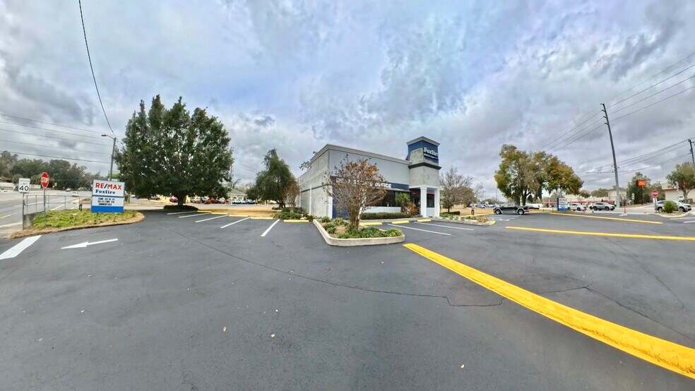 More Photos Of 126 N Us-27/441, Lady Lake Office For Lease