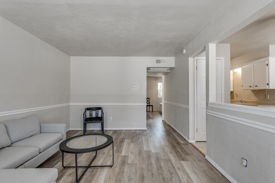 More Photos Of NW 10th St & N Classen Blvd, Oklahoma City Apartments For Sale