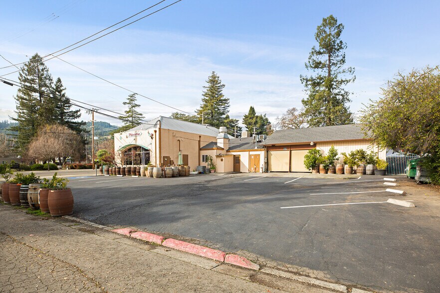 More Photos Of 504 N Cloverdale Blvd, Cloverdale General Retail For Sale