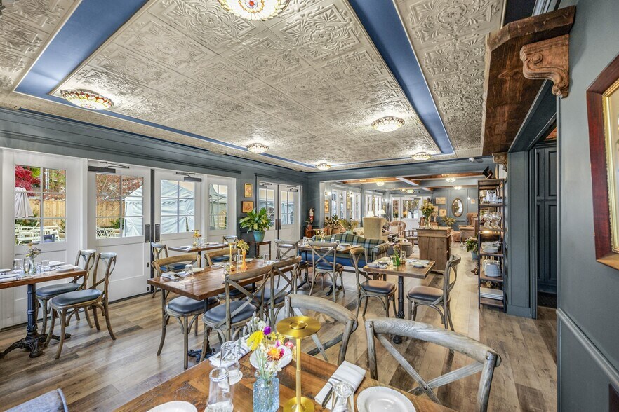 More Photos Of 240 E California St, Jacksonville Hotel For Sale