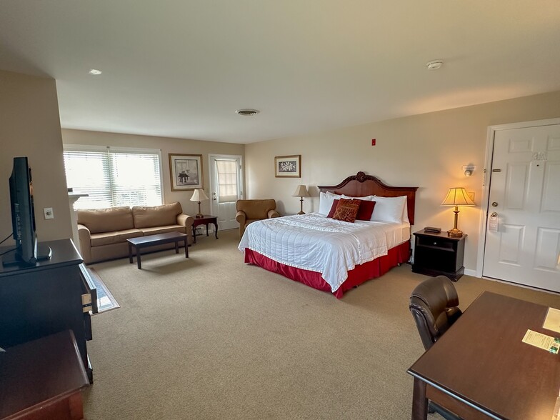 More Photos Of 2517 Main Rd, Dedham Hotel For Sale