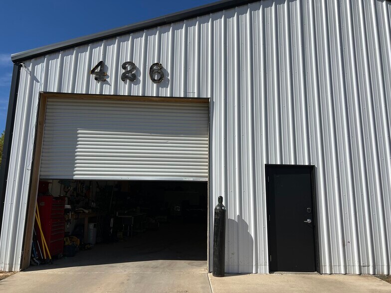 More Photos Of 426 Rose Garden Dr, McKinney Warehouse For Lease