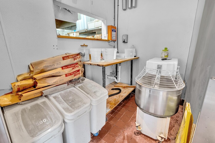 More Photos Of 3693 SW 22nd Ter, Miami General Retail For Lease