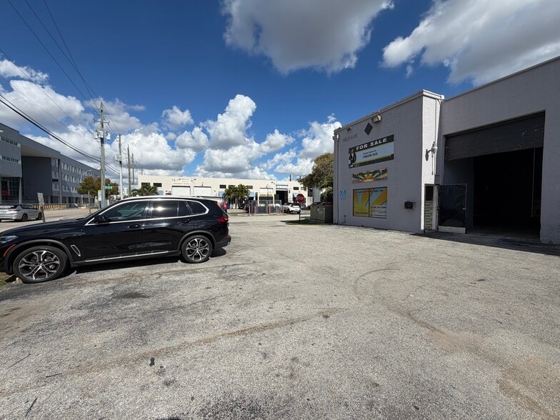 More Photos Of 3901 W 18th Ave, Hialeah Warehouse For Sale
