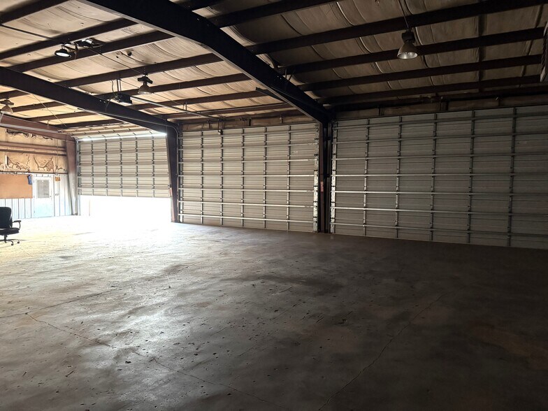 More Photos Of 110 W Twelfth St, Ringwood Warehouse For Sale
