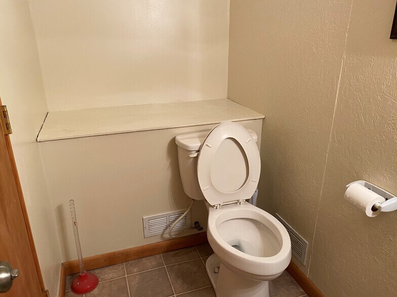 More Photos Of 529 32nd St, Parkersburg Warehouse For Lease