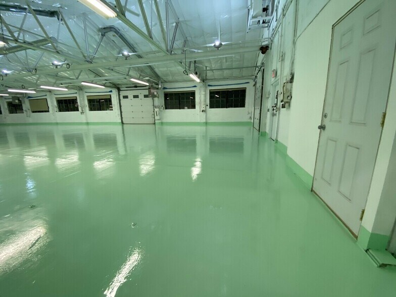 More Photos Of 885 Wickham Ave, Mattituck Warehouse For Lease