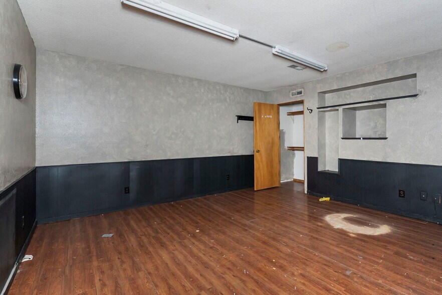 More Photos Of 825 MO-59, Carthage Industrial For Lease