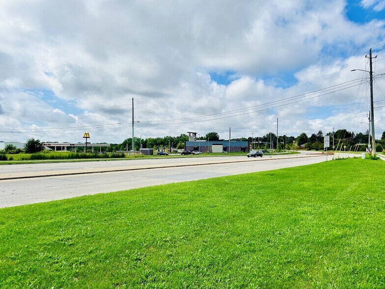 More Photos Of 2440 Clare Ln Ne, Rochester Flex For Sale