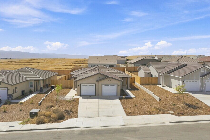 Primary Photo Of 9121 Prometheus Dr, Bakersfield Apartments For Sale