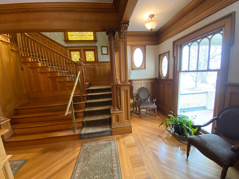 More Photos Of 1838 Elm St, Manchester Office For Sale