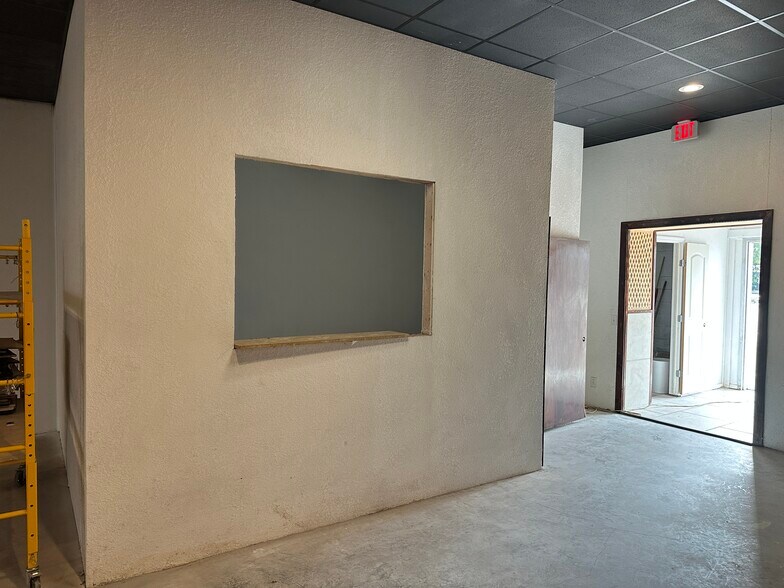 More Photos Of 138 Live Oak St, Marlin Storefront Retail Office For Sale