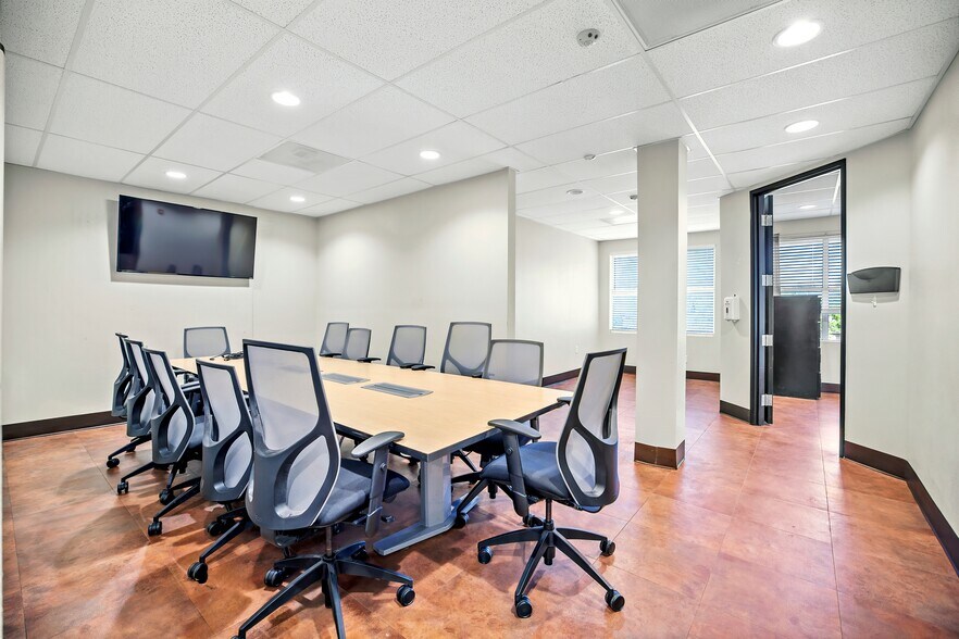 More Photos Of 8338 West Ln, Stockton Office For Sale