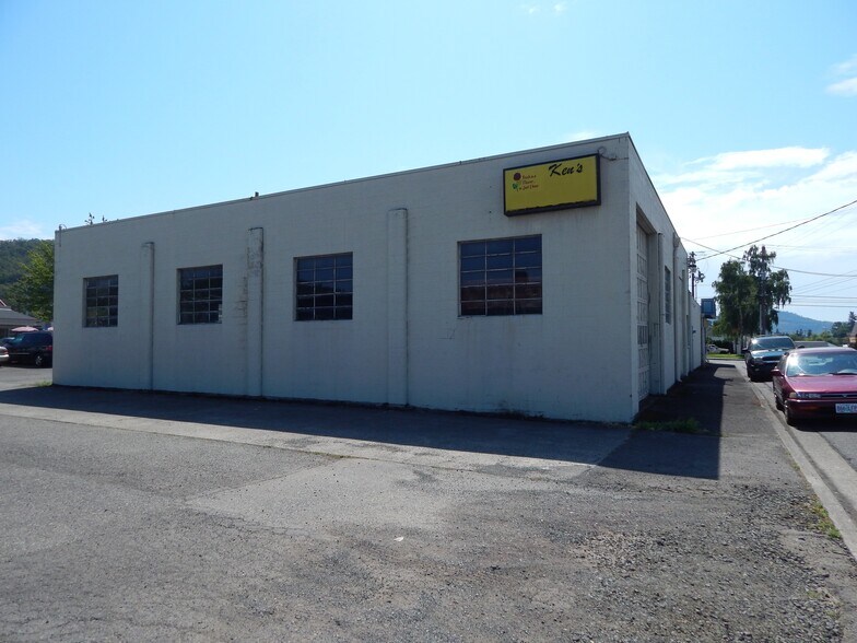 Primary Photo Of 470 NE Garden Valley Blvd, Roseburg Storefront Retail Office For Sale