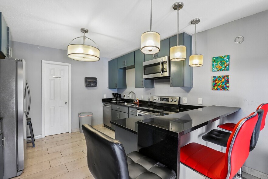 More Photos Of 421 Howard St, San Antonio Hospitality For Sale