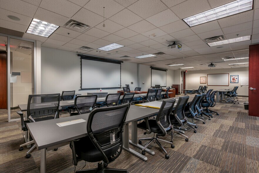 More Photos Of 10400 N 25th Ave, Phoenix Office For Sale