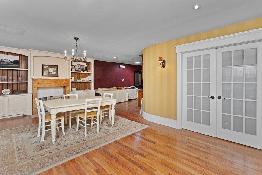 More Photos Of 466 Church St, Hamilton Office For Sale