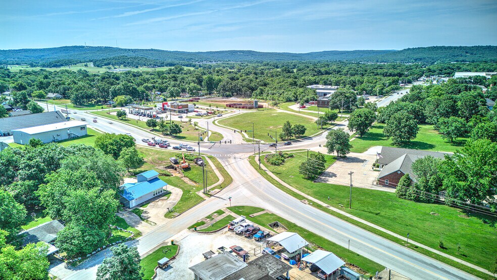 More Photos Of 778 S Happy Hollow Rd, Fayetteville Freestanding For Sale