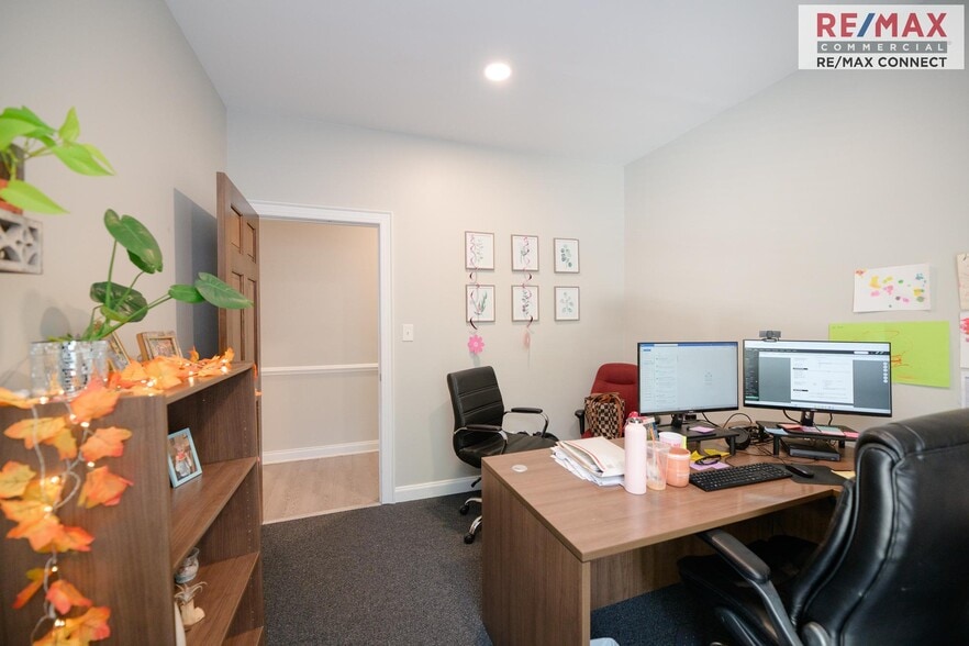 More Photos Of 760 McGuire Pl, Newport News Office For Sale