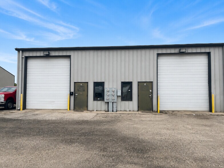 More Photos Of 1317 Lamb Rd, Woodstock Warehouse For Lease