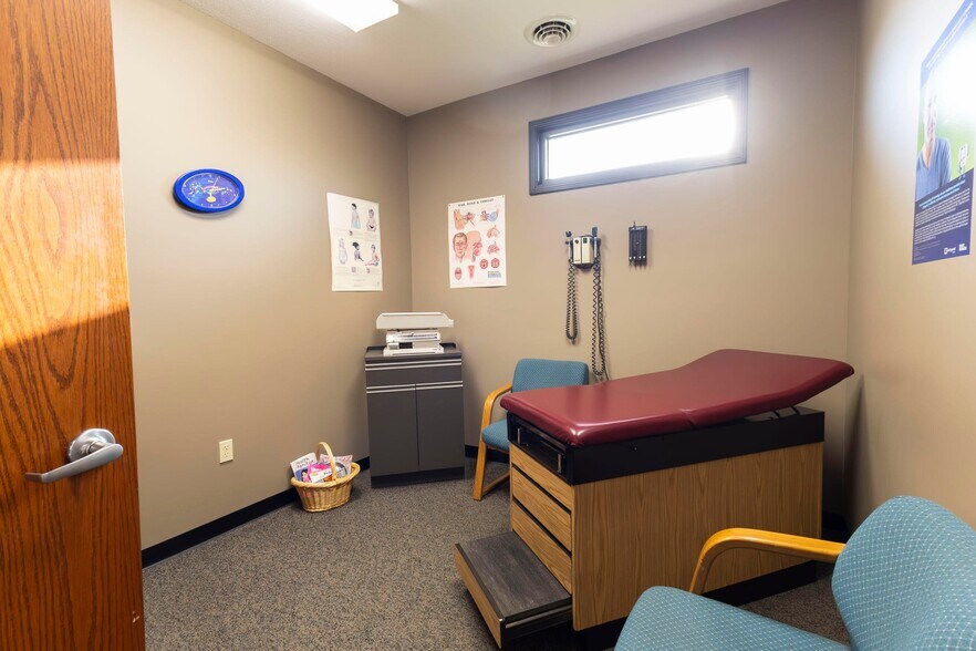 More Photos Of 2100 Silva Ln, Moberly Office For Sale