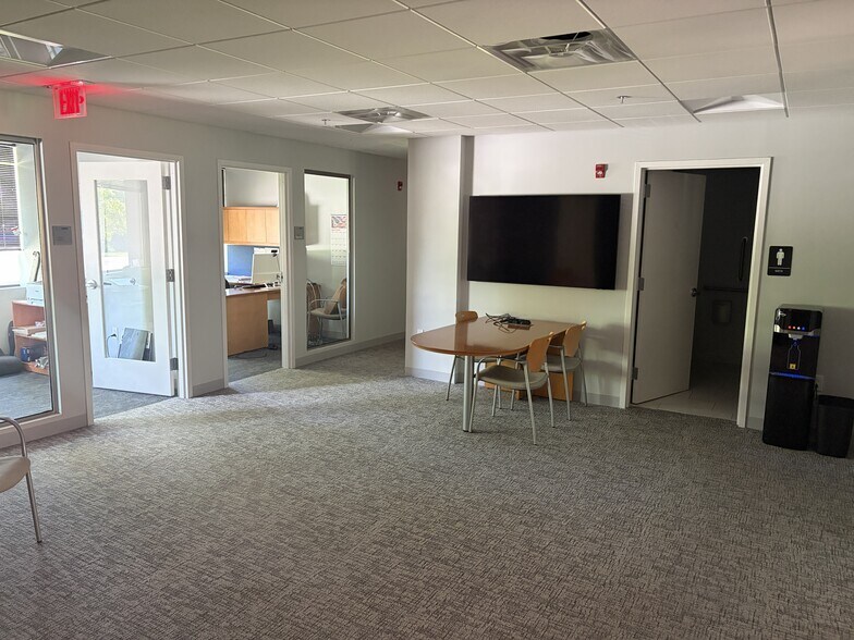 More Photos Of 492 Norristown Rd, Blue Bell Office For Sale