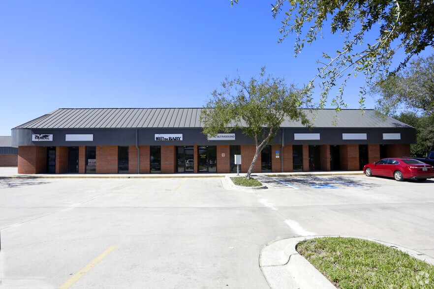 More Photos Of 1387-1399 Oakfield Dr, Brandon Office For Lease
