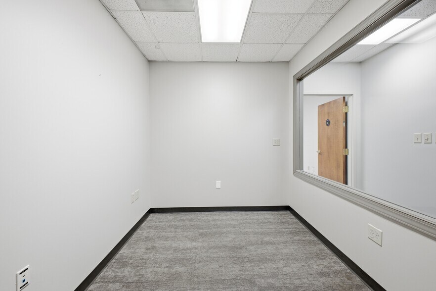 More Photos Of 2901 Coltsgate Rd, Charlotte Office Residential For Lease