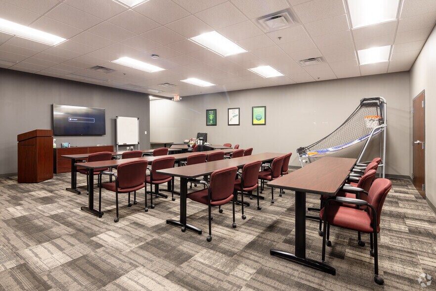 More Photos Of 1391 Corporate Dr, Mchenry Office For Sale