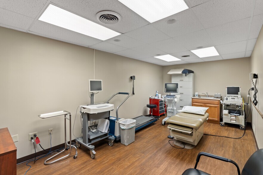 More Photos Of 5538 Philadelphia Dr, Dayton Medical For Sale