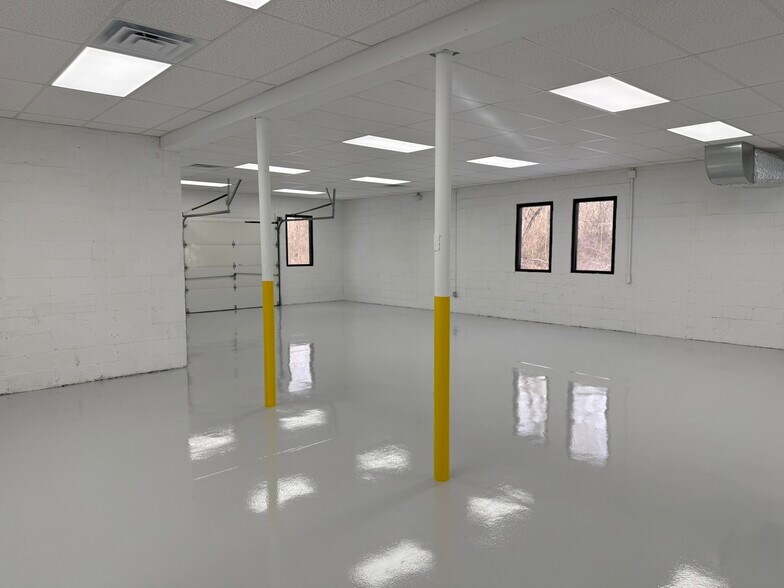 More Photos Of 305 W Stiger St, Hackettstown Manufacturing For Lease