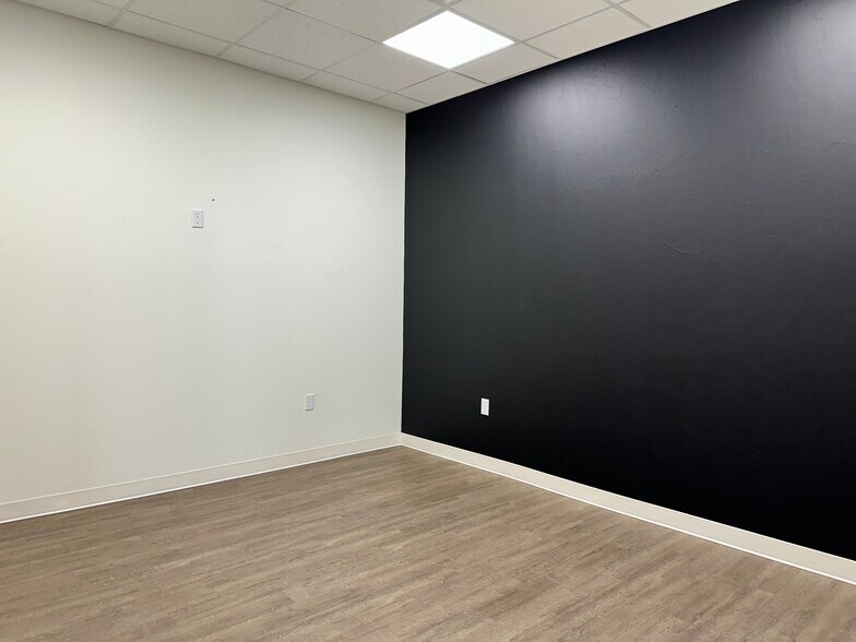 More Photos Of 901 E Main St, Yukon Coworking Space