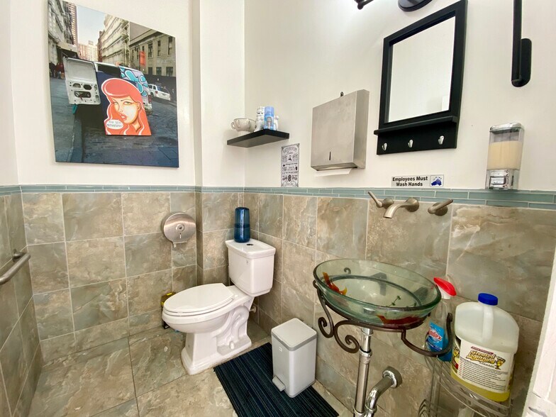 More Photos Of 107 S Front St, Memphis Office For Sale