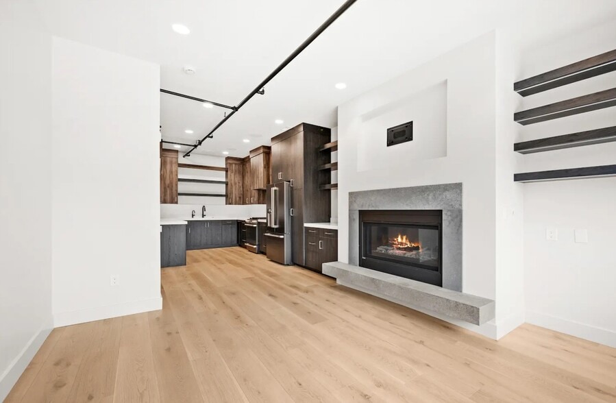 More Photos Of 4518 Forestdale Dr, Park City Office Residential For Lease