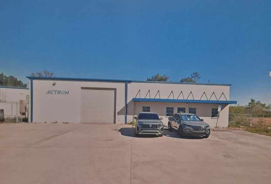 Primary Photo Of 13003 N 60th St, Clearwater Warehouse For Lease