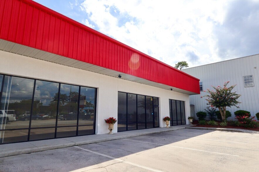 More Photos Of 111 W Derenne Ave, Savannah Freestanding For Lease