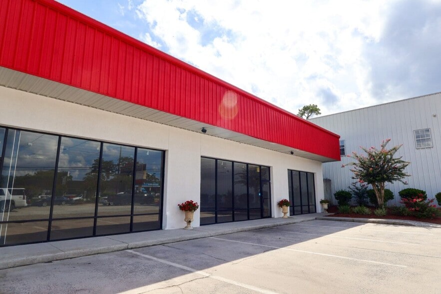 More Photos Of 111 W Derenne Ave, Savannah Freestanding For Lease