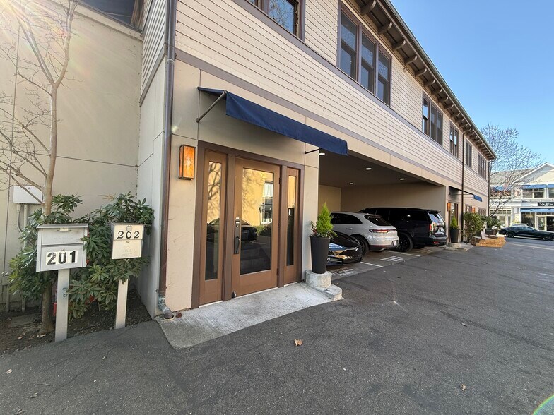 More Photos Of 402 Railroad Ave, Danville Storefront Retail Office For Lease