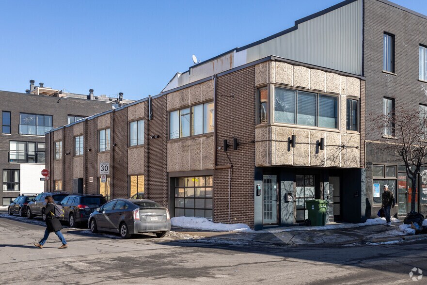 More Photos Of 7427-7429 Rue Saint-Hubert, Montréal Storefront For Sale