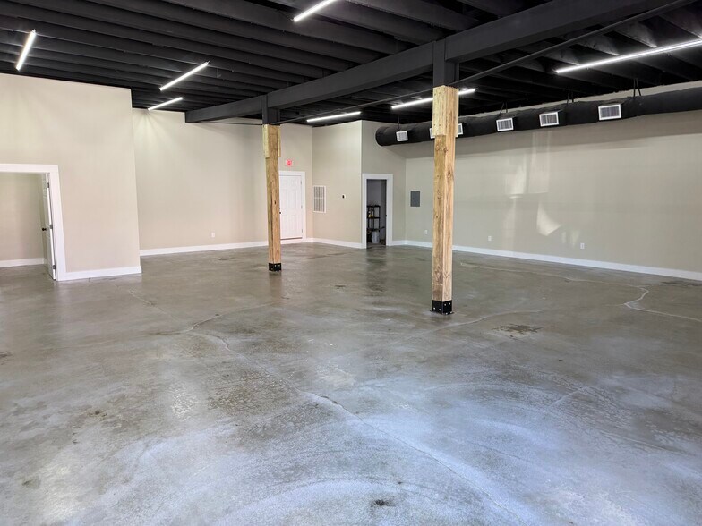 More Photos Of 419 4th St NW, Attalla General Retail For Sale